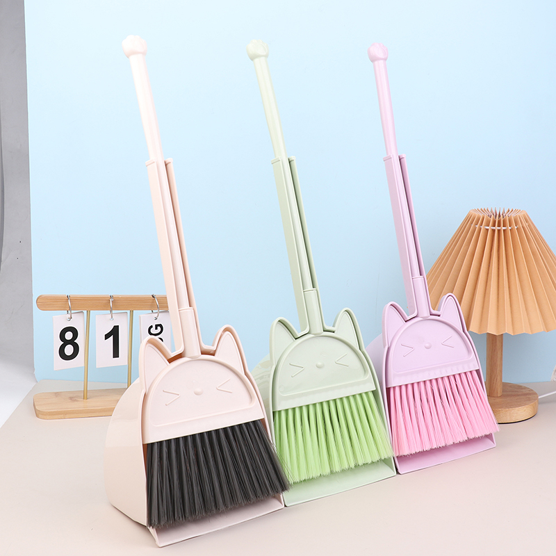 漫画スタイルの幼児用ほうきちりとり、柔軟な毛の子供用プレイセ - Kids Outdoor Broom のレビューと価格
